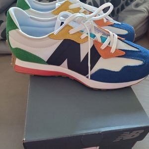 New Balance Sneakers Size 7 boys= 8.5 women